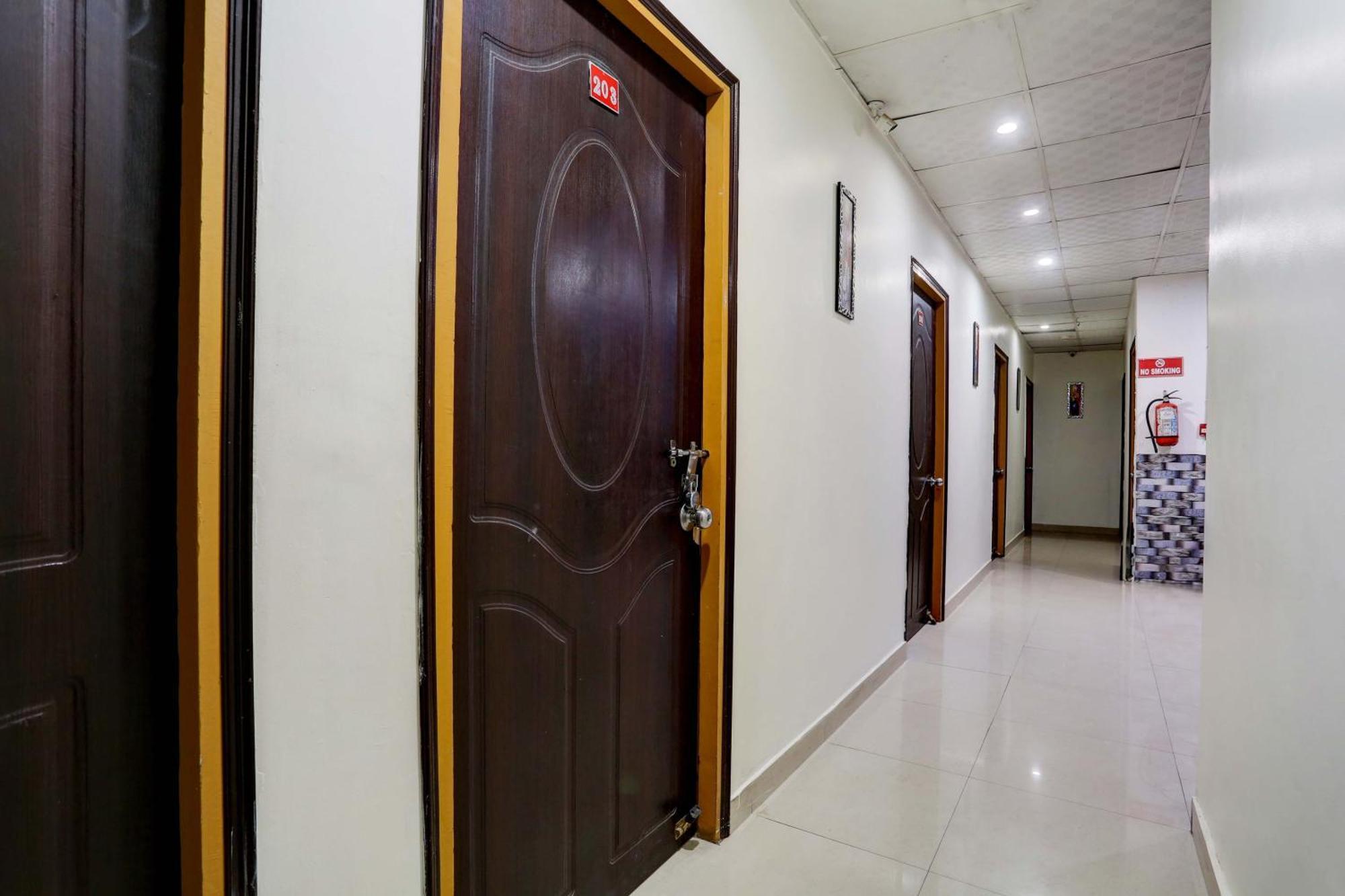Collection O Hotel Moon Light Lucknow Exterior foto